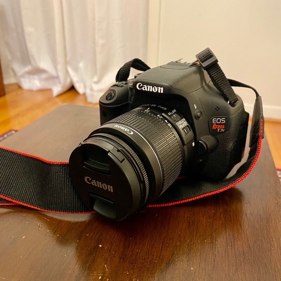 Canon EOS Rebel T3i Digital Camera - Picture 1 of 4